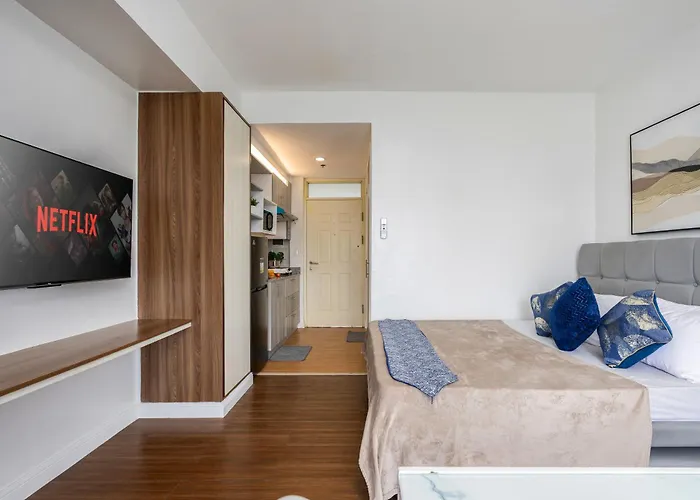 Amani 712b, 3 Minutes To Airport,with Gym & Pool,200mbps Wifi,free Netflix Appartement *