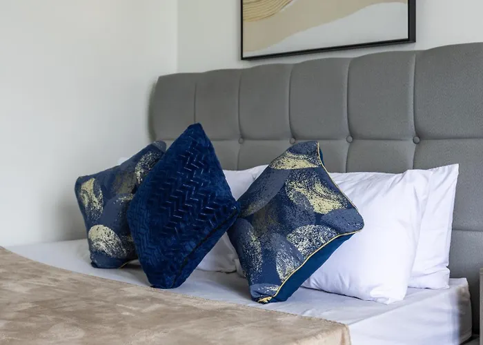 Amani 712b, 3 Minutes To Airport,with Gym & Pool,200mbps Wifi,free Netflix