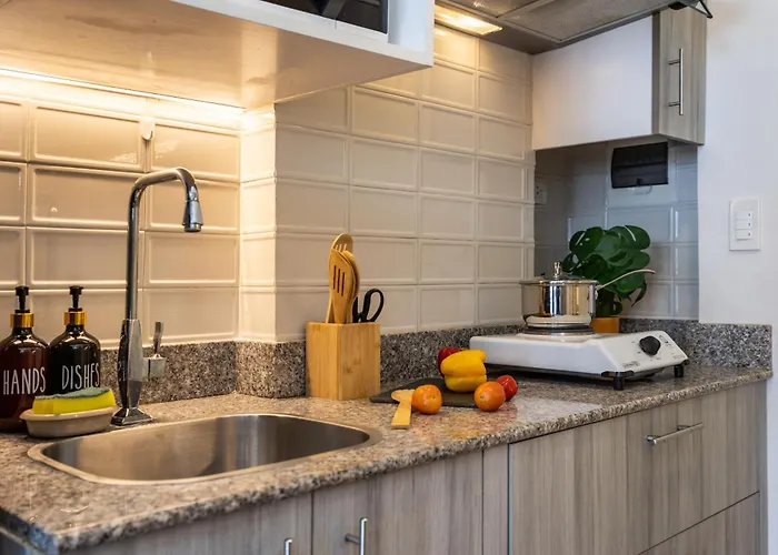 Amani 712b, 3 Minutes To Airport,with Gym & Pool,200mbps Wifi,free Netflix